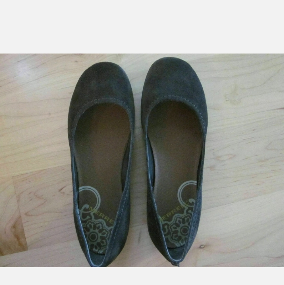 Expresso Brown Suede Merrell Comfort, slip on, new, never worn.